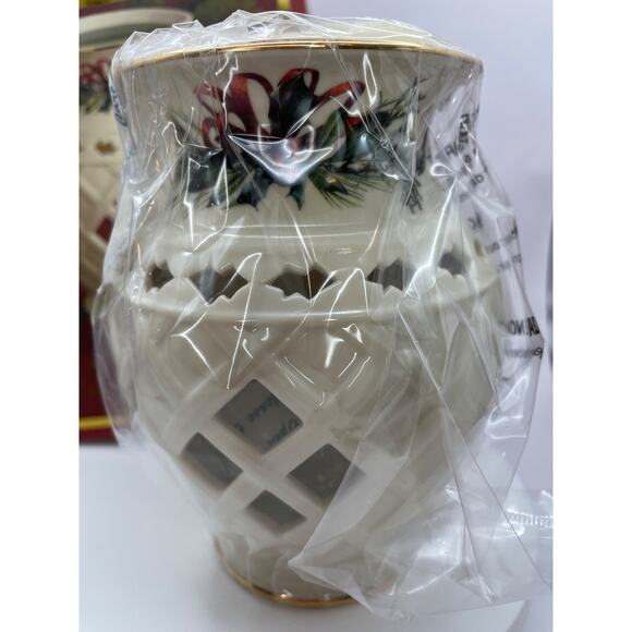 Lenox Winter Greetings Tea Light Wax Warmer, Porcelain Holiday Fragrance Warmer - Picture 5 of 11